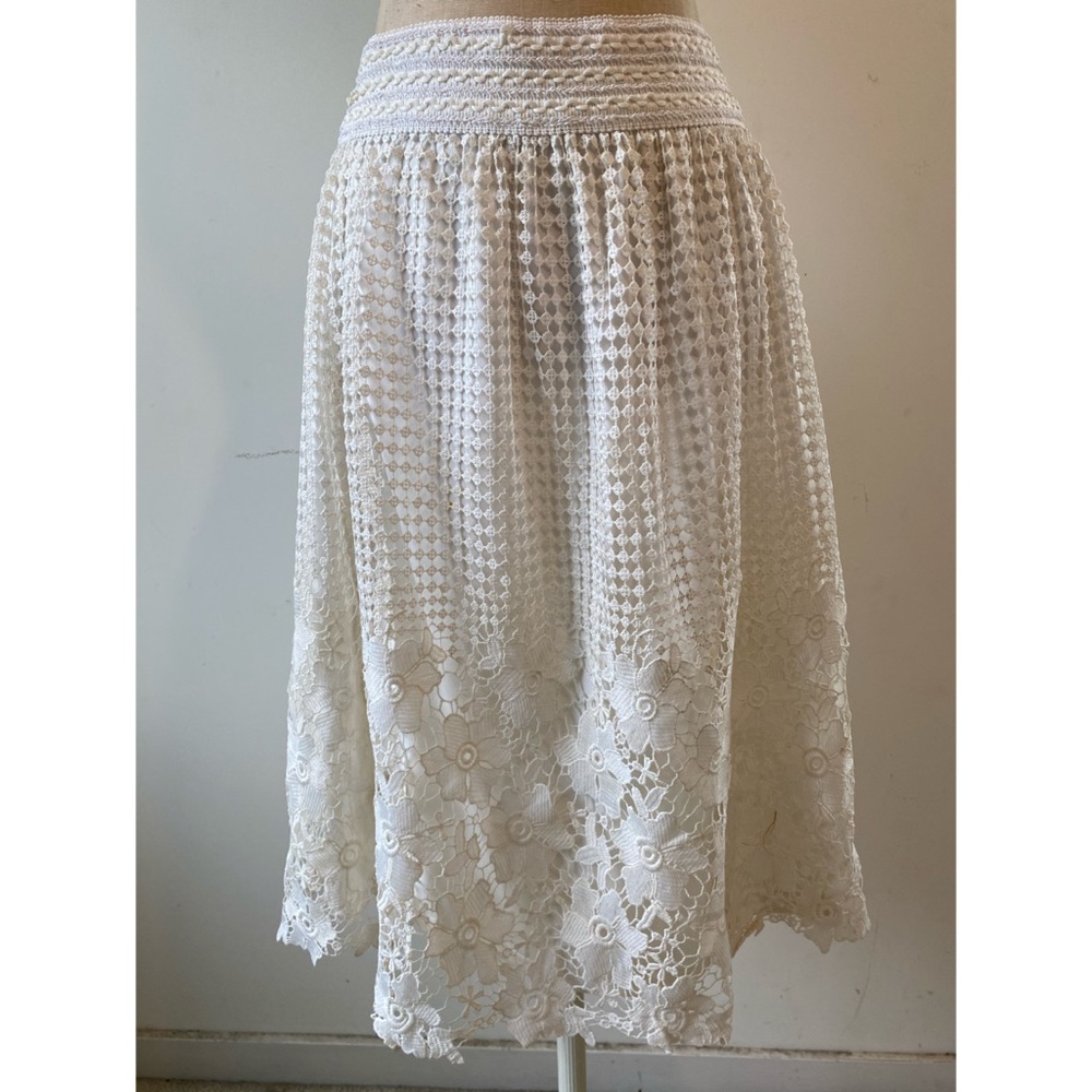 White lace skirt